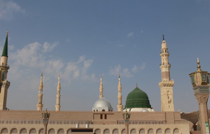 قراءة في قصيدة «إلى الحبيب صلى الله عليه وسلم»